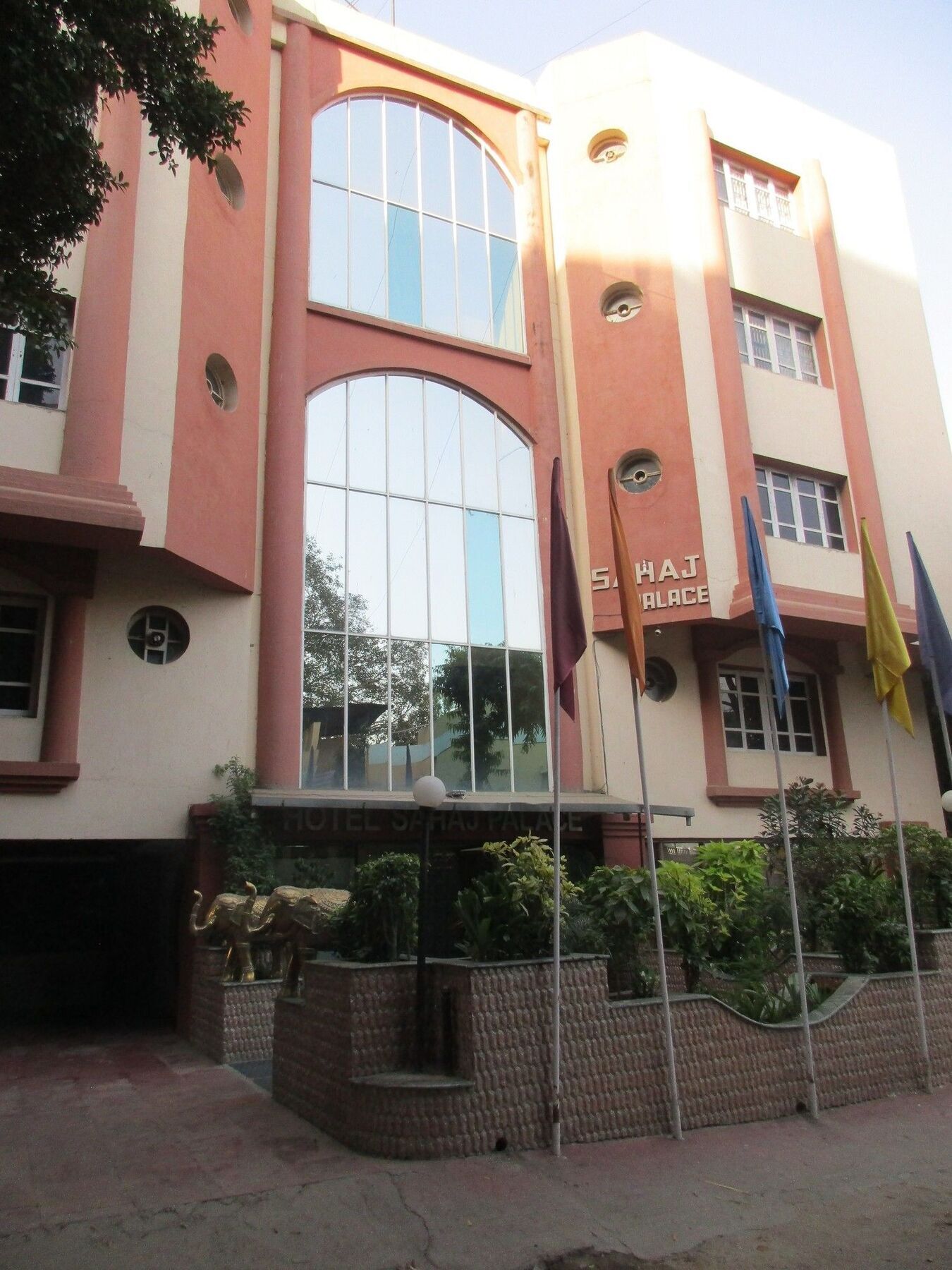 Hotel Sahaj Palace أحمد أباد المظهر الخارجي الصورة